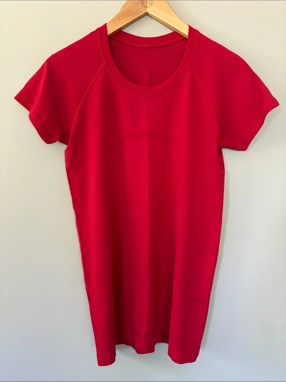 Lululemon Swiftly Tech SS Short Sleeve Tee Size 8 Red - Picture 1 of 7
